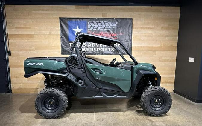 2023 Can-Am® Commander DPS 700