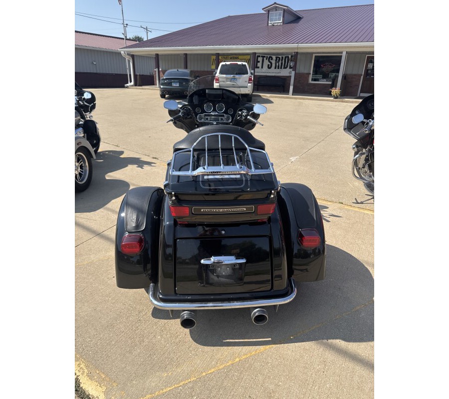 2012 Harley-Davidson® Tri Glide® Ultra BLACK W/ PINSTRIPE