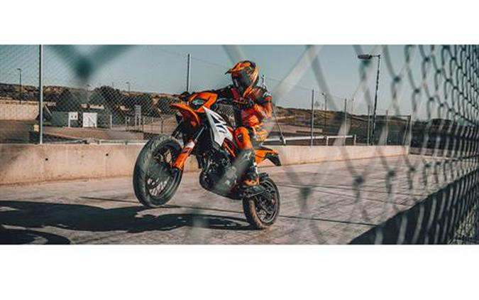 2026 KTM 390 SMC R