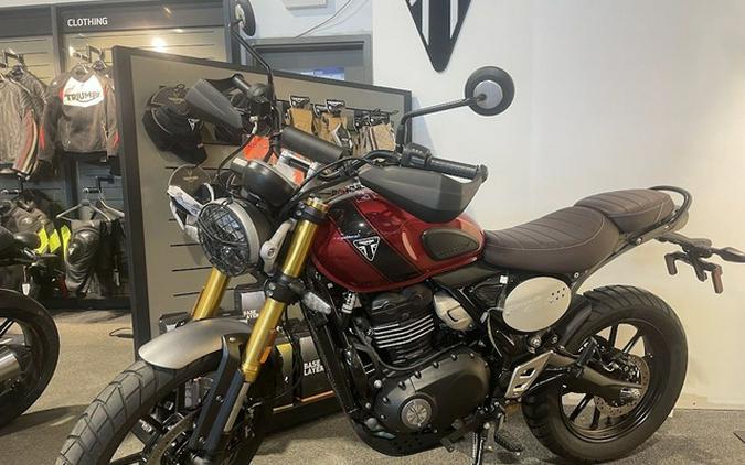 2025 Triumph Scrambler 400 X Carnival Red / Phantom Black X Matte Khaki Green Fusion White