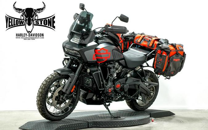 2025 Harley-Davidson Pan America® 1250 Special Vivid Black