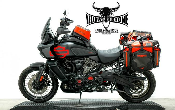 2025 Harley-Davidson Pan America® 1250 Special Vivid Black