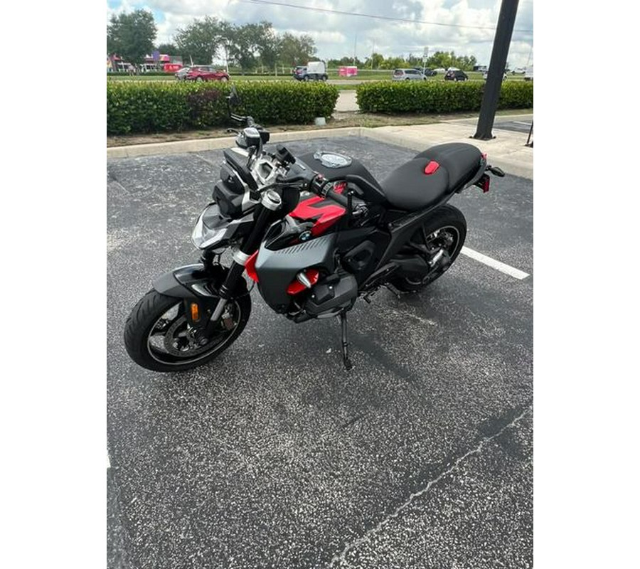 New 2026 BMW R1300R