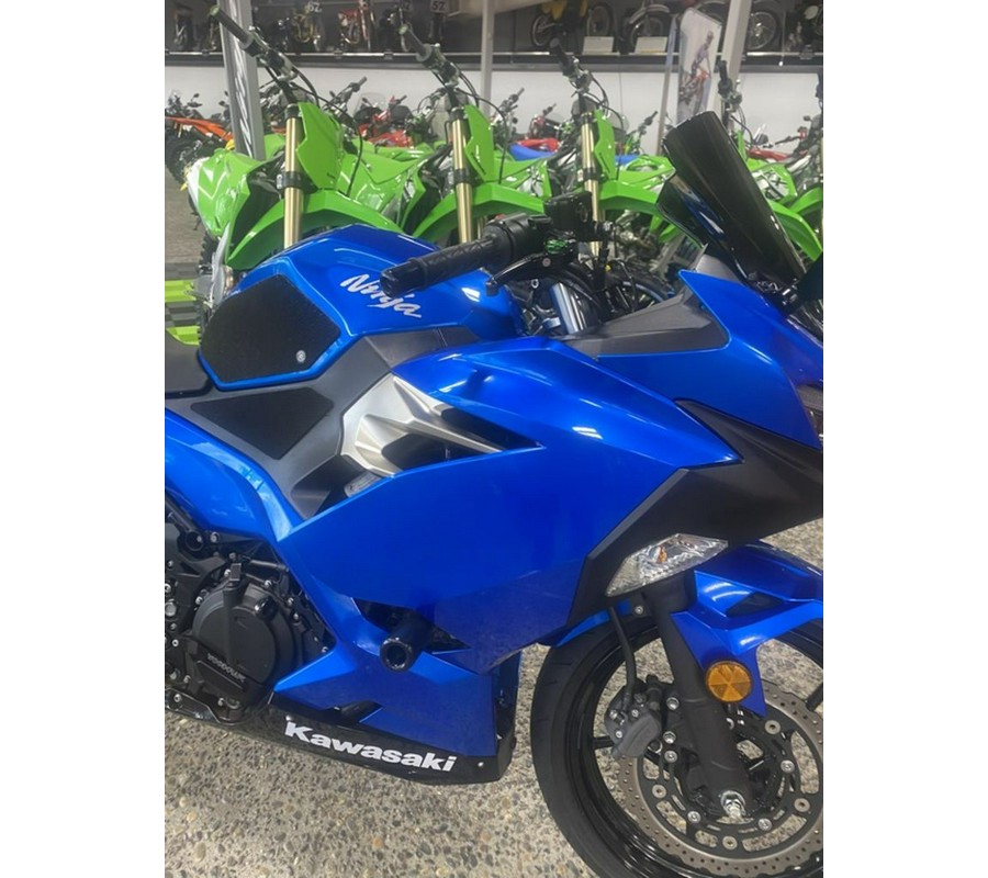 2018 Kawasaki Ninja® 400 Base