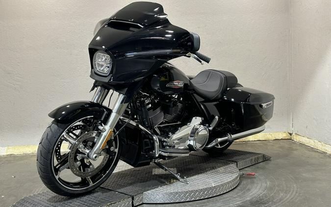 Harley-Davidson Street Glide® 2024 FLHX 84427795 VIVID BLACK