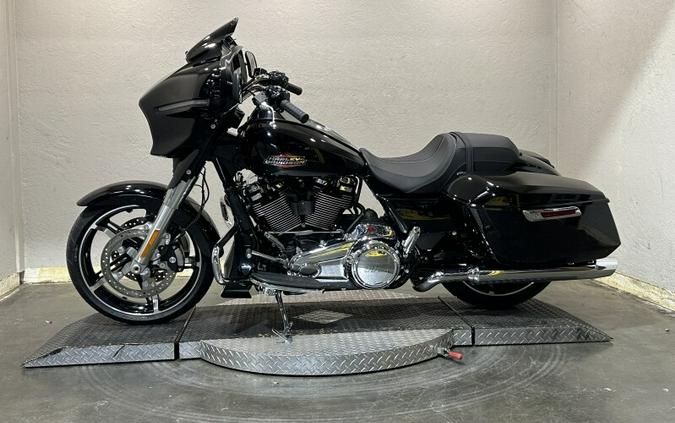 Harley-Davidson Street Glide® 2024 FLHX 84427795 VIVID BLACK