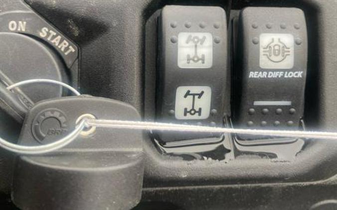 2025 Can-Am Defender MAX HD7