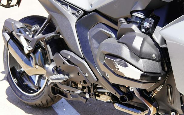 2026 R 1300 RS