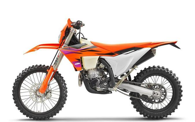 2024 KTM 500 EXC-F Six Days First Look [Fast Facts]