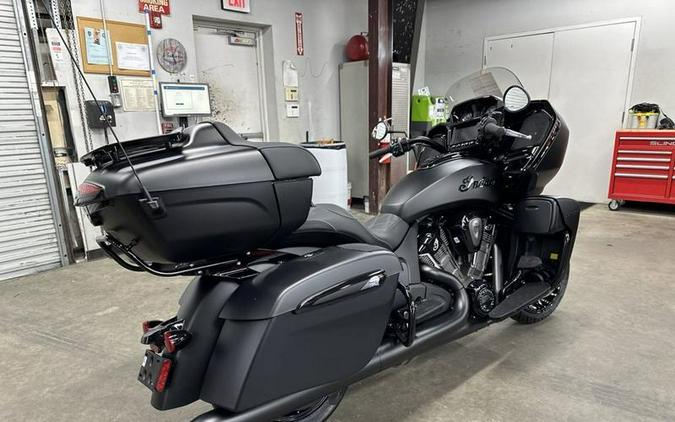 2024 Indian Motorcycle® Pursuit® Dark Horse® with PowerBand Audio Package Black Smoke