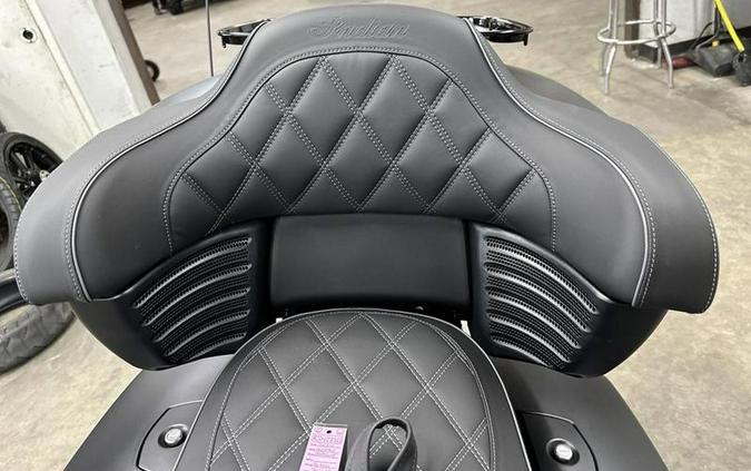 2024 Indian Motorcycle® Pursuit® Dark Horse® with PowerBand Audio Package Black Smoke