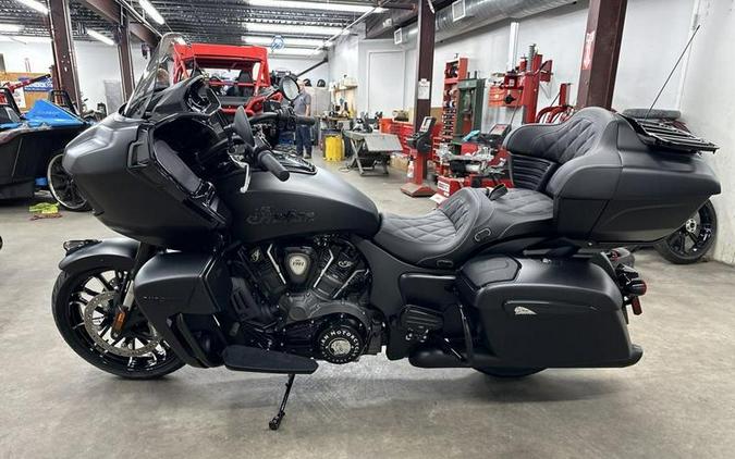 2024 Indian Motorcycle® Pursuit® Dark Horse® with PowerBand Audio Package Black Smoke