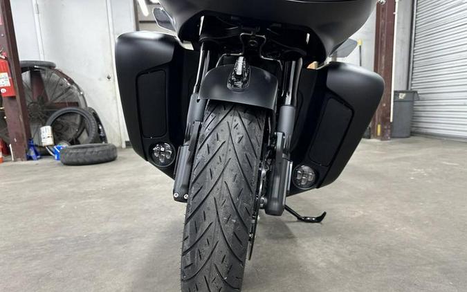 2024 Indian Motorcycle® Pursuit® Dark Horse® with PowerBand Audio Package Black Smoke