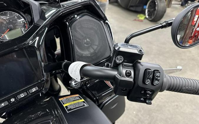 2024 Indian Motorcycle® Pursuit® Dark Horse® with PowerBand Audio Package Black Smoke