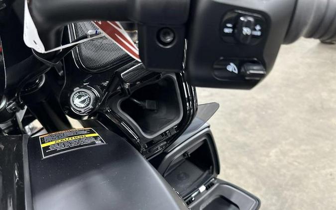 2024 Indian Motorcycle® Pursuit® Dark Horse® with PowerBand Audio Package Black Smoke