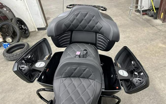 2024 Indian Motorcycle® Pursuit® Dark Horse® with PowerBand Audio Package Black Smoke