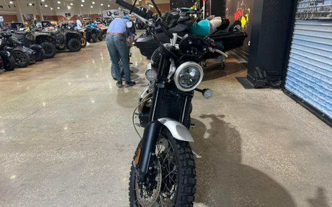 2022 Triumph Scrambler 1200 XC Sapphire Black