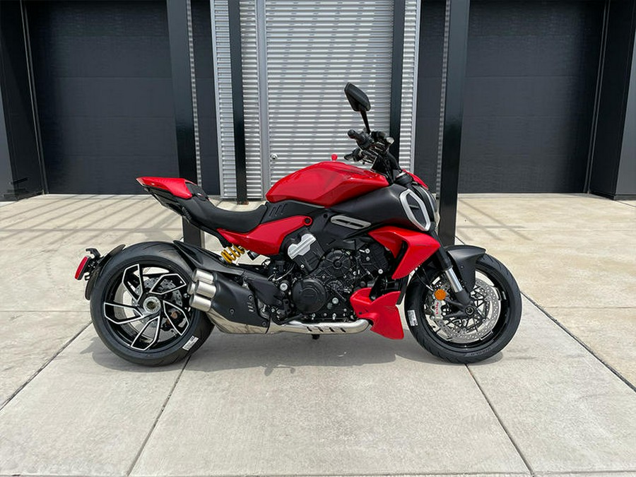 2024 Ducati Diavel V4 Red