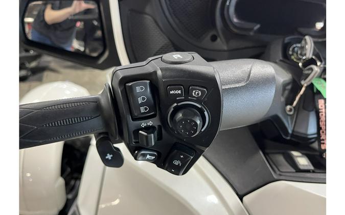 2018 Can-Am Spyder® RT SE6