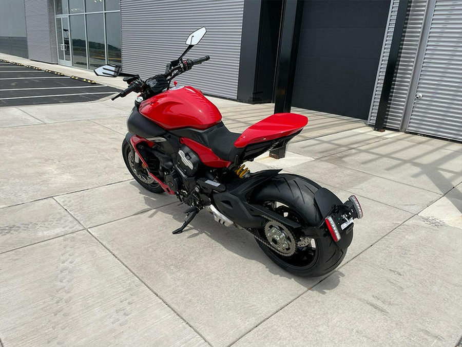 2024 Ducati Diavel V4 Red