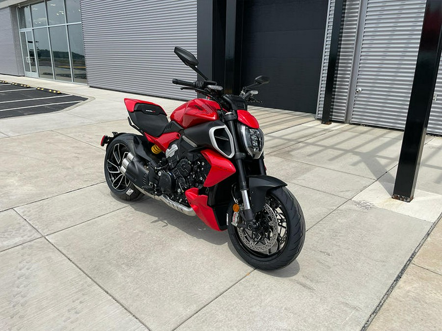 2024 Ducati Diavel V4 Red