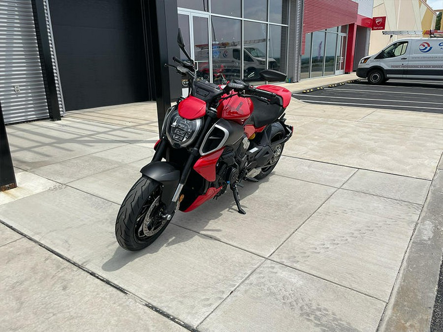 2024 Ducati Diavel V4 Red