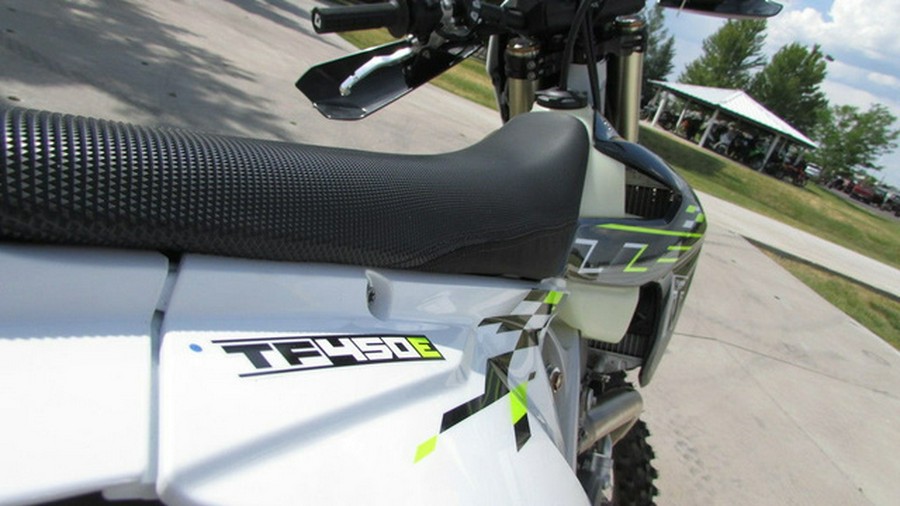 2026 Triumph TF 450-E Jet Black/Pure White