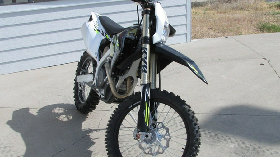 2026 Triumph TF 450-E Jet Black/Pure White