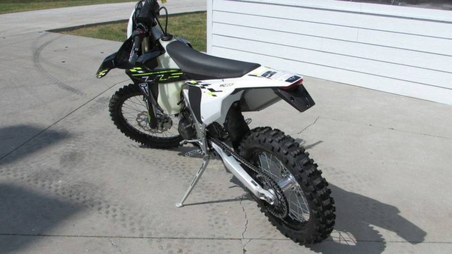 2026 Triumph TF 450-E Jet Black/Pure White