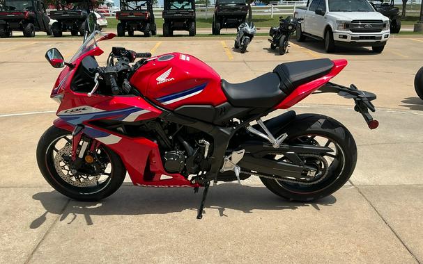 2026 Honda CBR650R E-Clutch