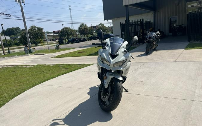 2026 KAWASAKI NINJA ZX-4RR ABS Pearl Robotic White/Metallic Spark Black - DA55909