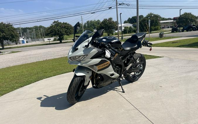 2026 KAWASAKI NINJA ZX-4RR ABS Pearl Robotic White/Metallic Spark Black - DA55909