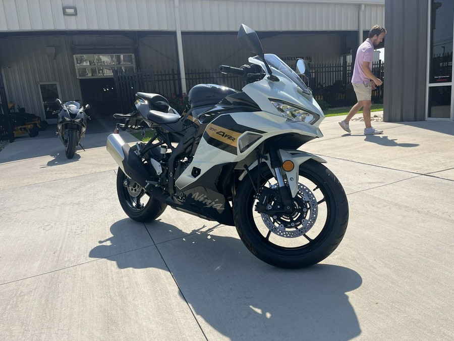 2026 KAWASAKI NINJA ZX-4RR ABS Pearl Robotic White/Metallic Spark Black - DA55909