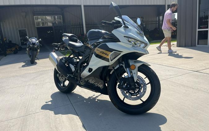 2026 KAWASAKI NINJA ZX-4RR ABS Pearl Robotic White/Metallic Spark Black - DA55909
