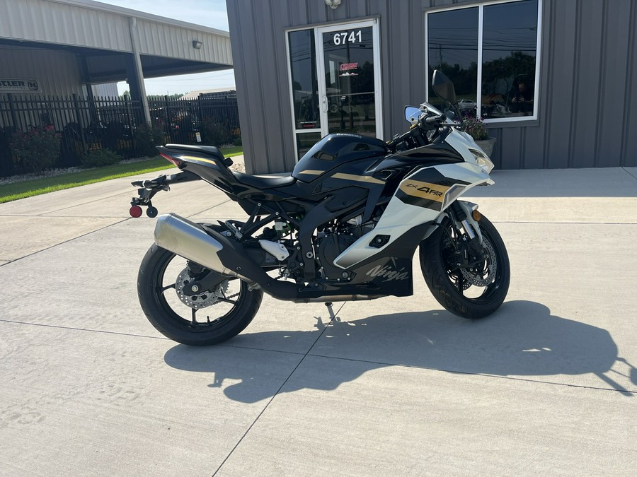 2026 KAWASAKI NINJA ZX-4RR ABS Pearl Robotic White/Metallic Spark Black - DA55909