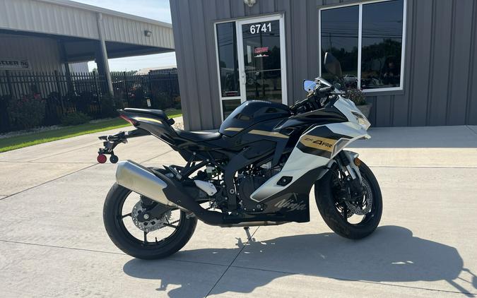 2026 KAWASAKI NINJA ZX-4RR ABS Pearl Robotic White/Metallic Spark Black - DA55909