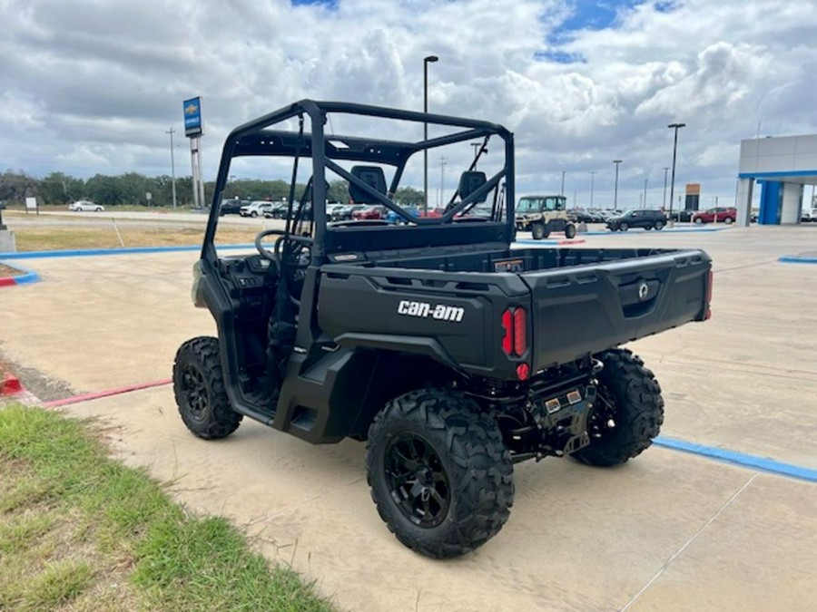 2027 Can-Am Defender DPS HD7