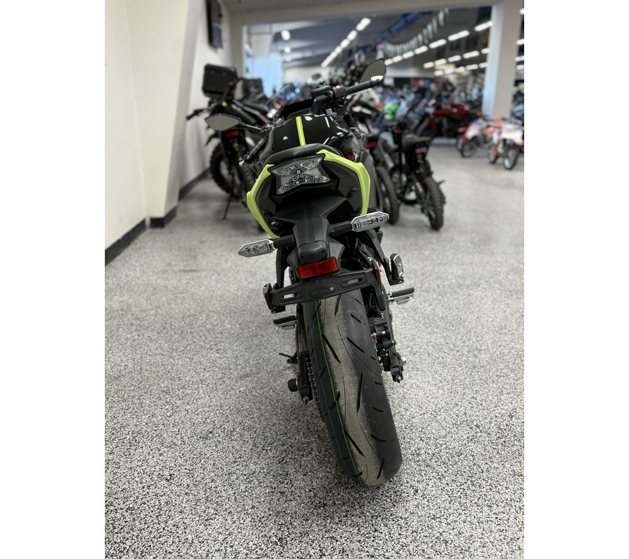 2026 Kawasaki Ninja 650 ABS Metallic Matte Old School Green/Metallic Spark Black - K4720