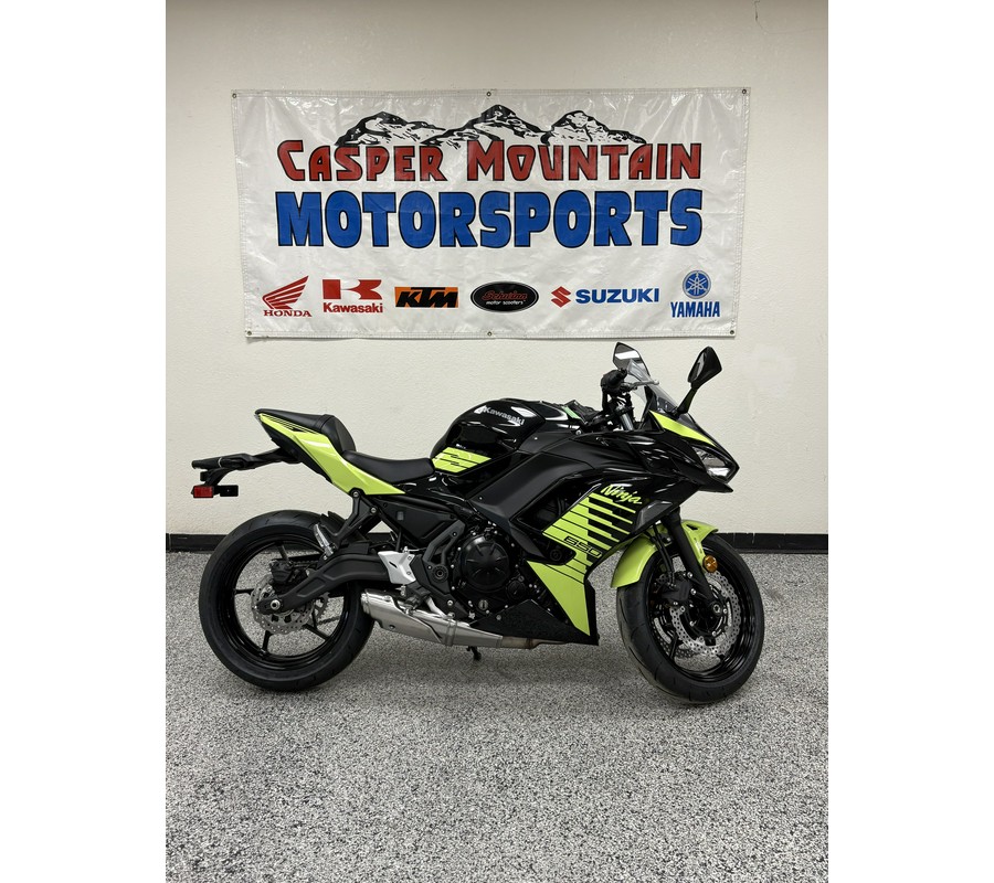 2026 Kawasaki Ninja 650 ABS Metallic Matte Old School Green/Metallic Spark Black - K4720
