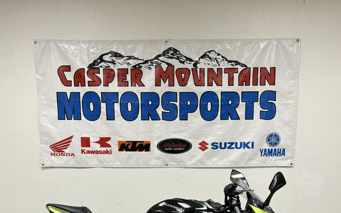 2026 Kawasaki Ninja 650 ABS Metallic Matte Old School Green/Metallic Spark Black - K4720