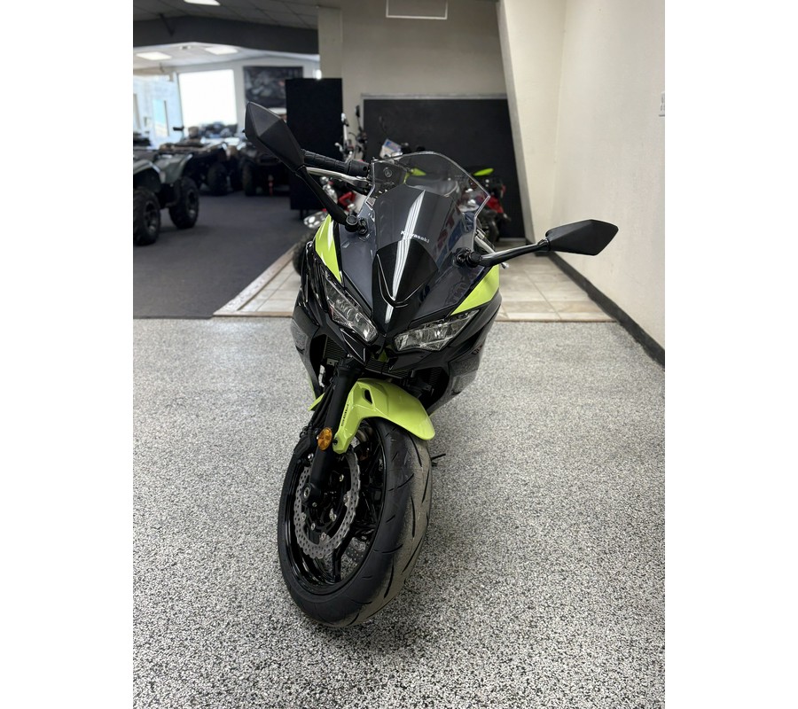 2026 Kawasaki Ninja 650 ABS Metallic Matte Old School Green/Metallic Spark Black - K4720