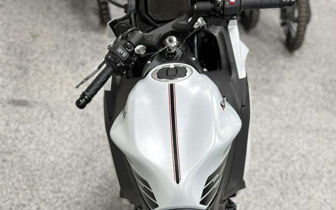 2026 Kawasaki Ninja 650 ABS Metallic Matte Whitish Silver/Metallic Flat Spark Black - K8416