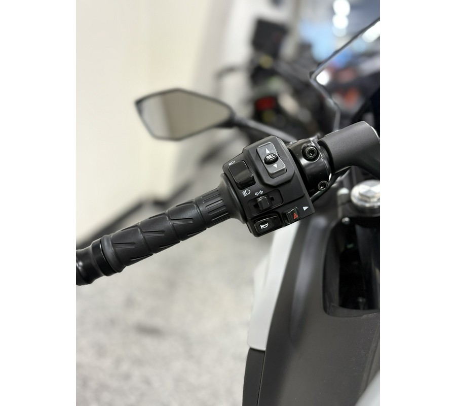 2026 Kawasaki Ninja 650 ABS Metallic Matte Whitish Silver/Metallic Flat Spark Black - K8416