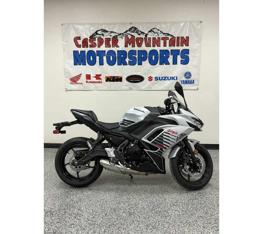 2026 Kawasaki Ninja 650 ABS Metallic Matte Whitish Silver/Metallic Flat Spark Black - K8416