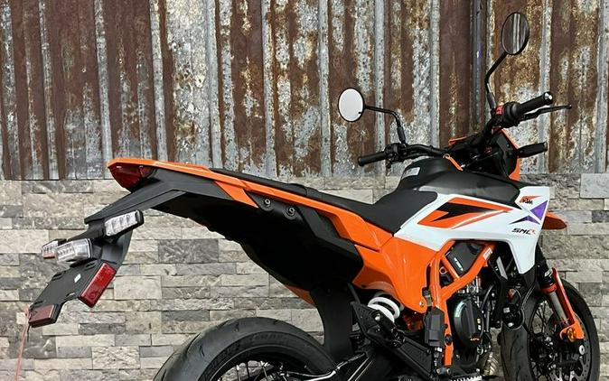 2026 KTM 390 SMC R