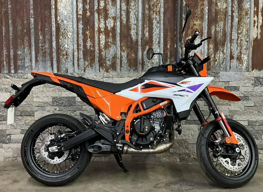 2026 KTM 390 SMC R