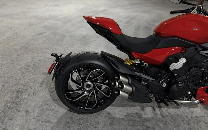 2025 Ducati Diavel V4 Ducati Red