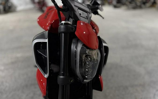 2025 Ducati Diavel V4 Ducati Red