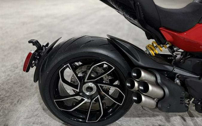 2025 Ducati Diavel V4 Ducati Red