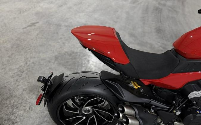 2025 Ducati Diavel V4 Ducati Red